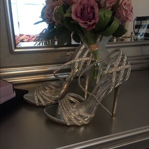Steve Madden Crystal Shoes! Size 9 NWOB